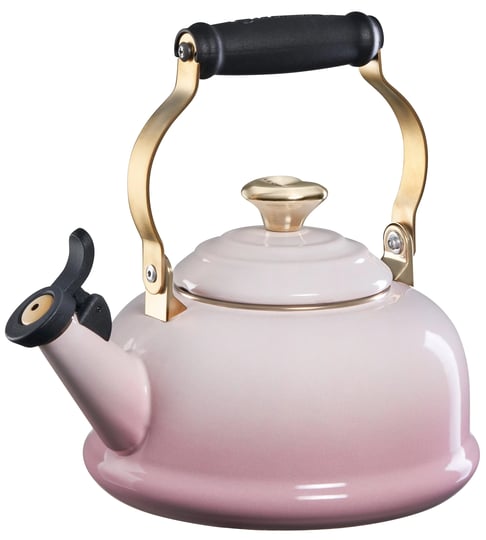 le-creuset-whistling-kettle-shell-pink-with-gold-heart-knob-1