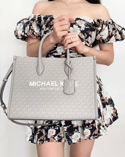 michael-kors-mirella-east-west-medium-tote-pearl-grey-mk-signature-1