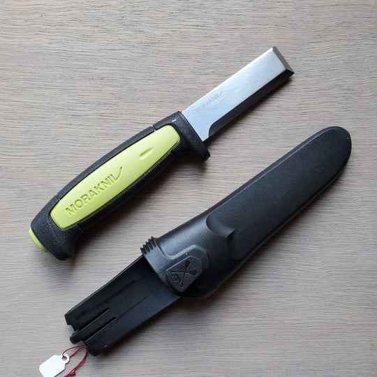 mora-chisel-carbon-steel-knife-1