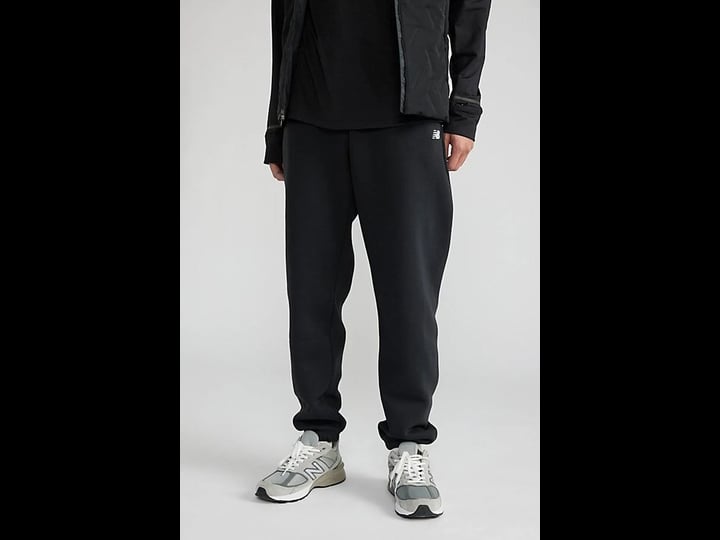 new-balance-mens-sport-essentials-fleece-jogger-black-sweatpants-1