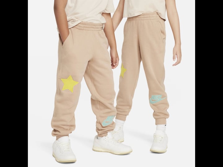 nike-boys-nsw-club-patch-fleece-joggers-emerald-rise-opti-yellow-hemp-size-l-1
