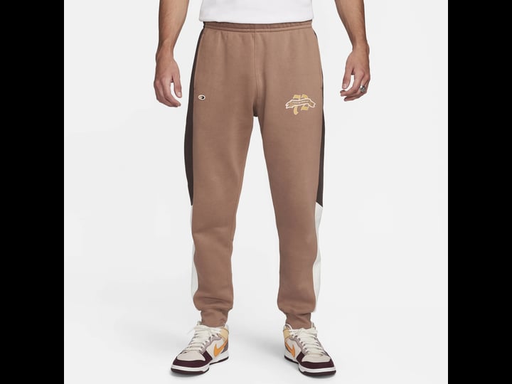 nike-sportswear-club-fleece-joggers-in-archaeo-brown-baroque-brown-1