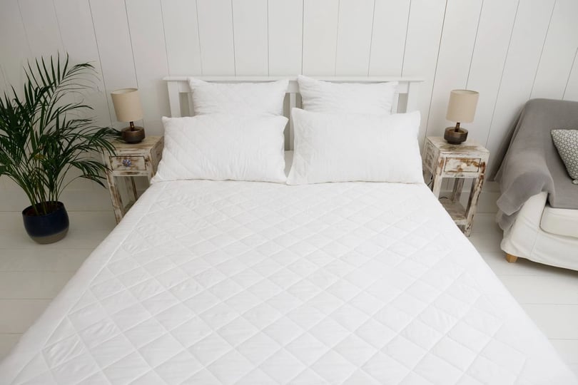 organic-eucalyptus-bamboo-mattress-topper-king-ethical-bedding-homeware-1