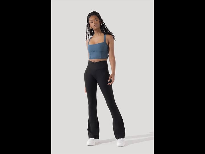 popflex-crisscross-hourglass-flared-legging-with-pockets-soft-touch-black-1x-35