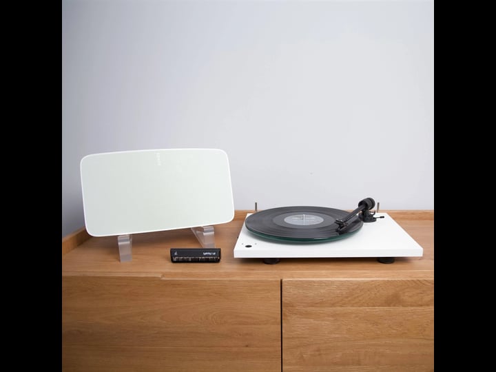 pro-ject-t1-phono-sb-sonos-five-turntable-package-white-turntable-white-speaker-insrt001-t1_five-1