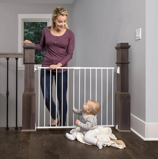 regalo-extra-wide-2-in-1-stairway-and-hallway-baby-safety-gate-with-mounting-kit-1