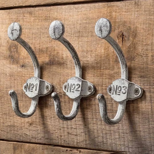 set-of-3-numbered-wall-hooks-1