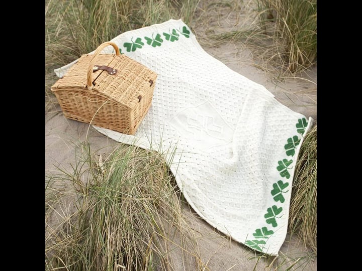 shamrock-wool-throw-blanket-1