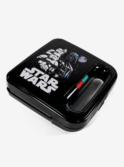 star-wars-darth-vader-and-stormtrooper-grilled-cheese-maker-1