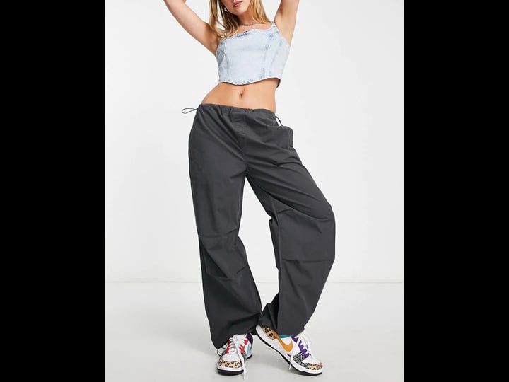stradivarius-str-oversized-parachute-pants-in-charcoal-gray-1
