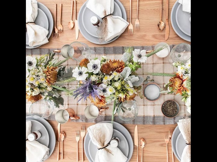 table-settings-tt0381639-1