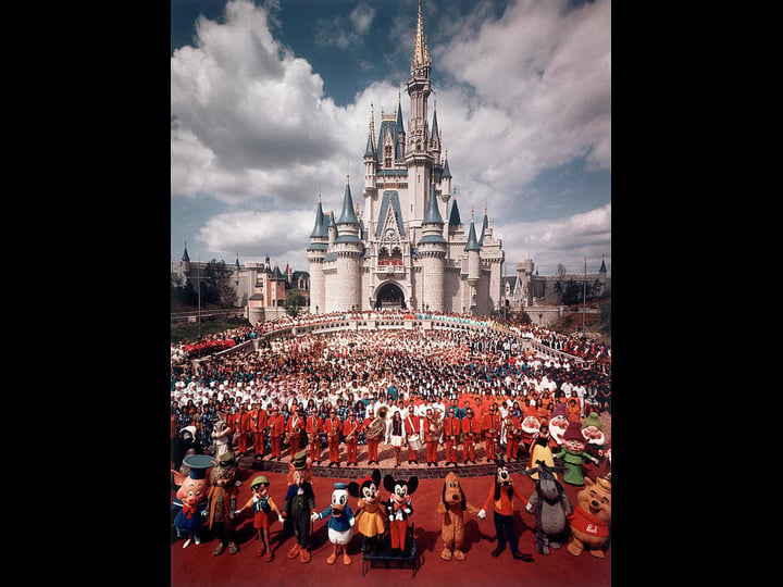 the-grand-opening-of-walt-disney-world-tt0243936-1