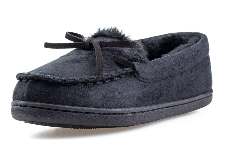 womens-arcticshield-womens-moccasin-slippers-6-black-medium-fur-1