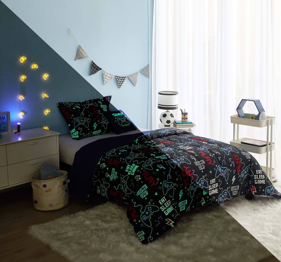 your-zone-gamer-5-piece-glow-in-the-dark-comforter-set-with-bonus-string-light-twin-1