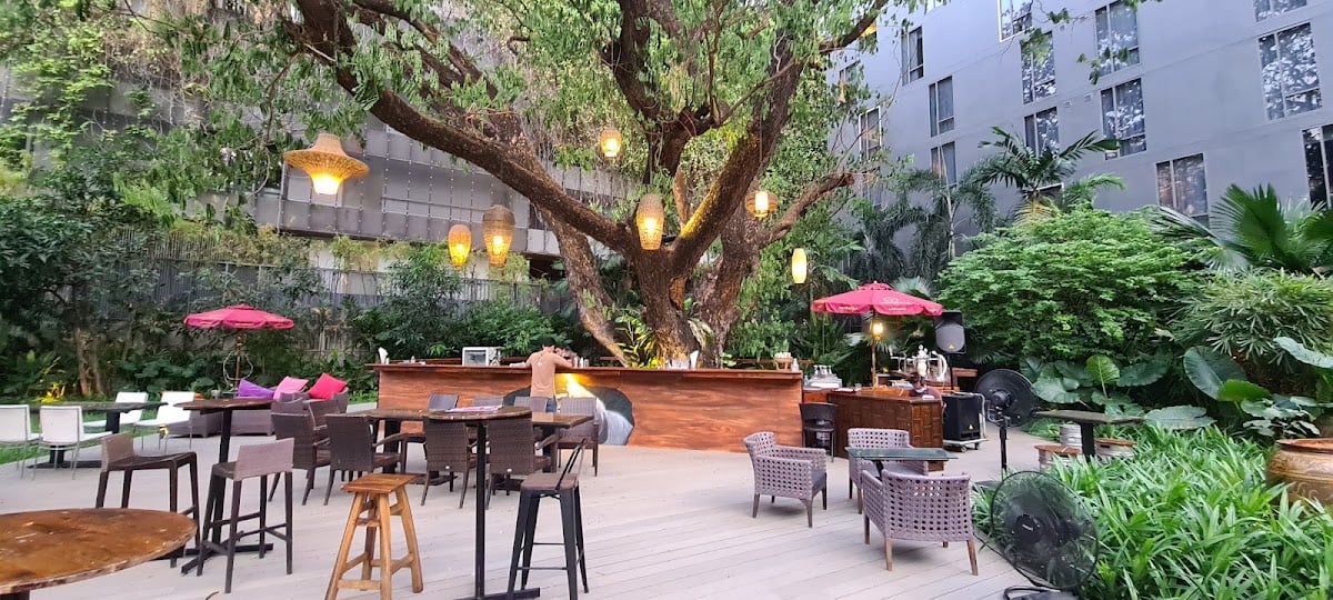 Monkey Pod Garden Bar Cocktail & Tapas