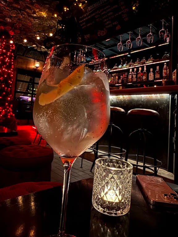 Iron Balls Distillery & Bar 写真 5