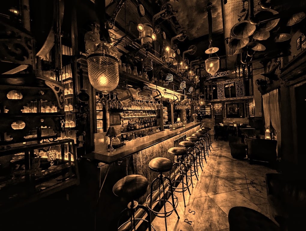 Iron Balls Distillery & Bar 写真 4
