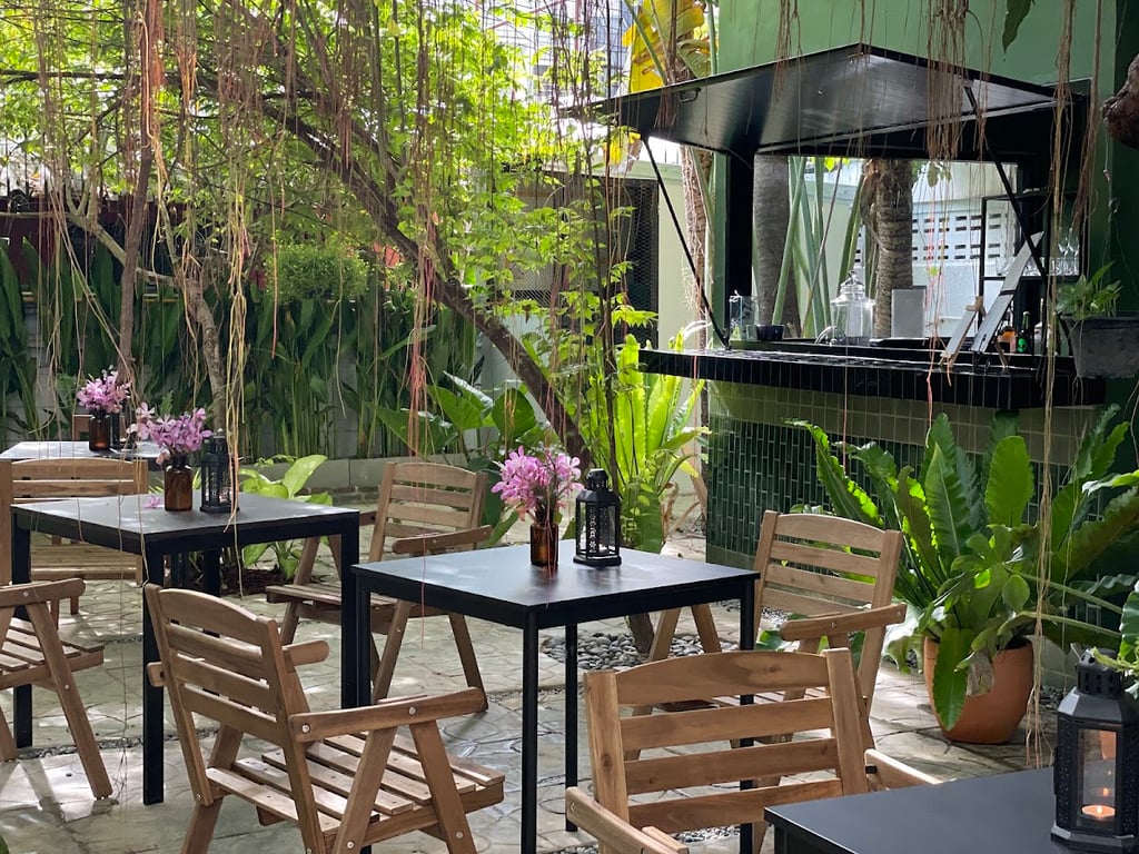 Earth House | Restaurant | Wine Bar
