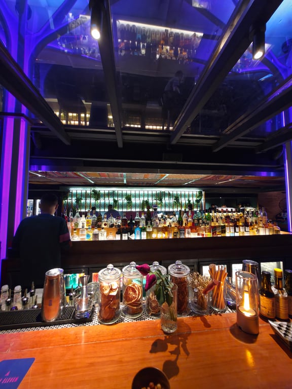 Above Eleven Rooftop Bar & Restaurant รูปภาพ 5
