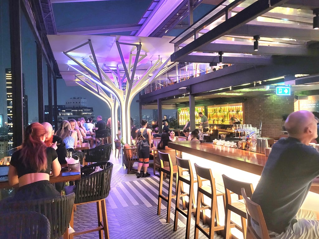 Above Eleven Rooftop Bar & Restaurant รูปภาพ 3