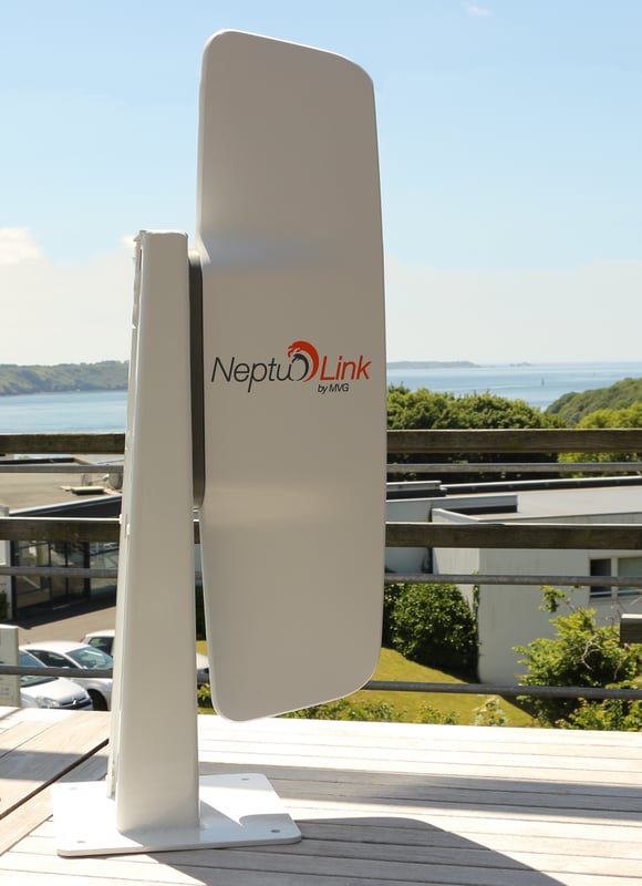 // SC-MVG-02 : Fixation sur plateforme (roof) NeptuLink Modem V2