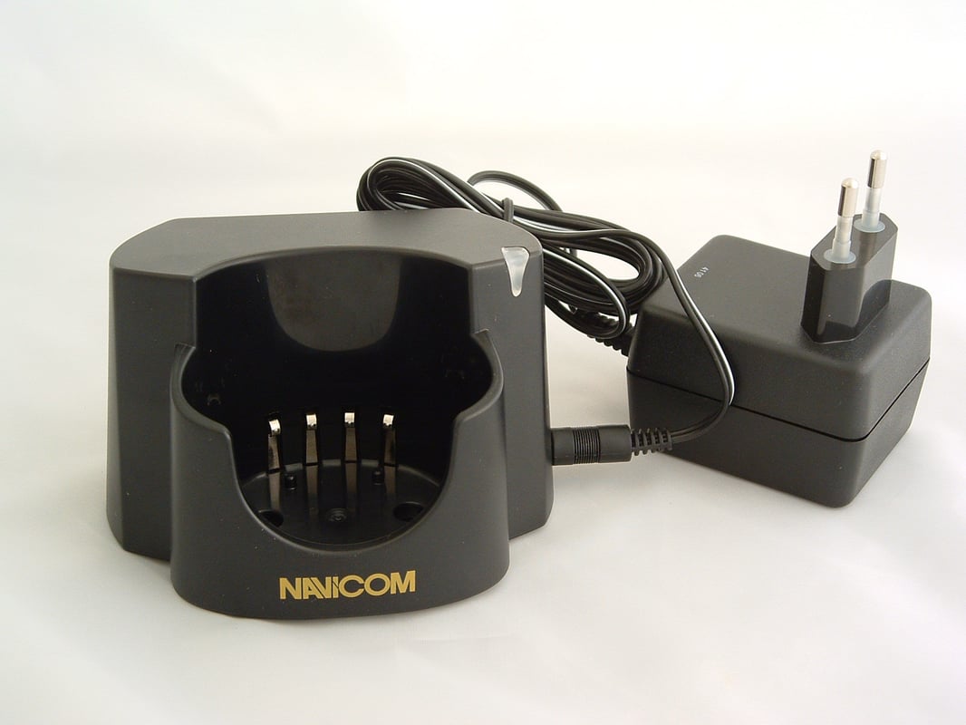 Chargeur 220 Volts pour RT350 avec son Craddle - FIN DE PROD