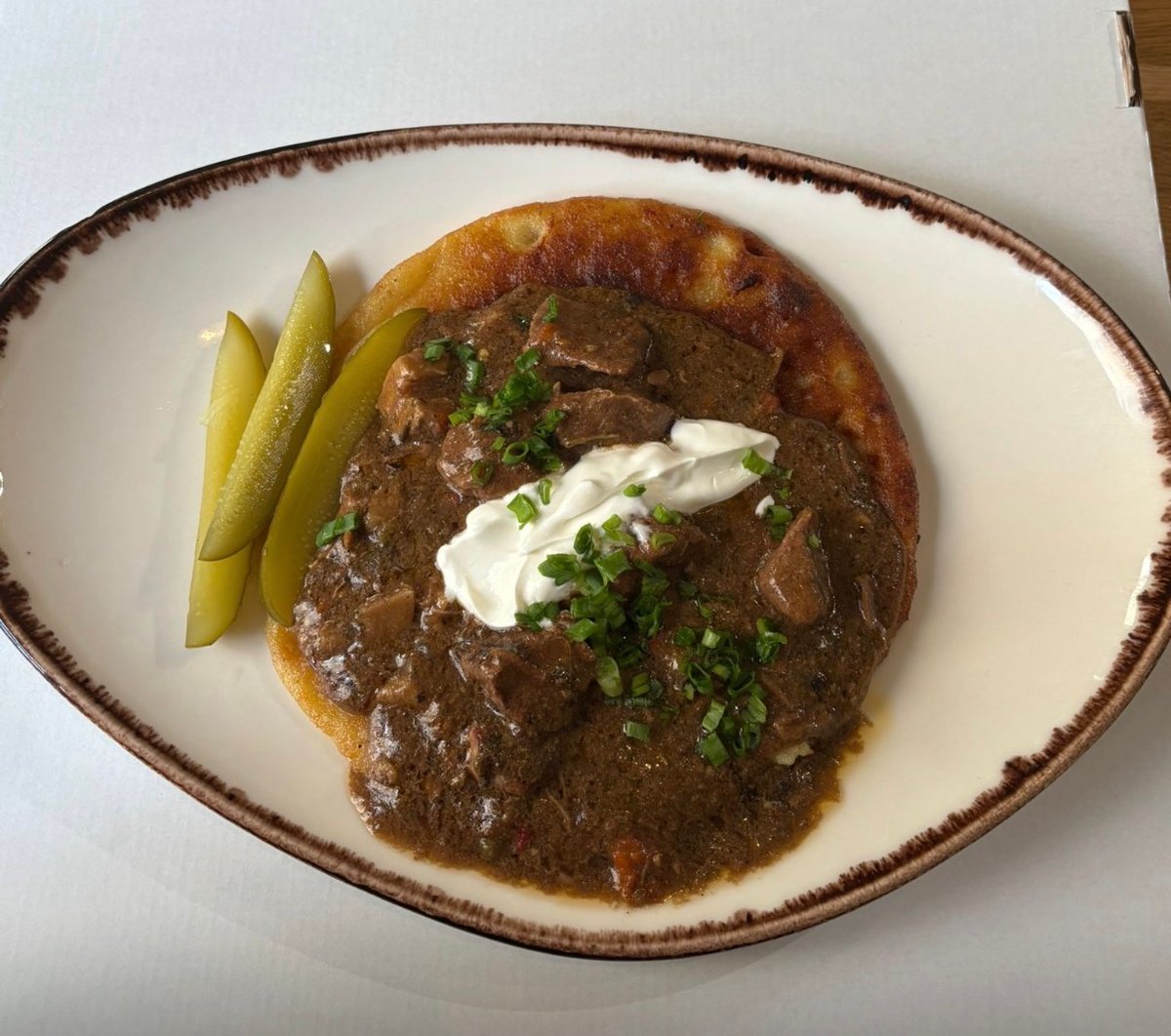 Placek po węgiersku, kwaśna śmietana