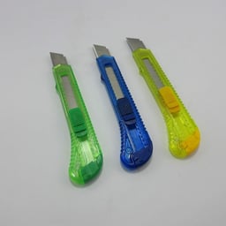 Caja C/12 Piezas De Cutter Plastico Nextep NE-179 De 9mm / Chico / Ergonomico