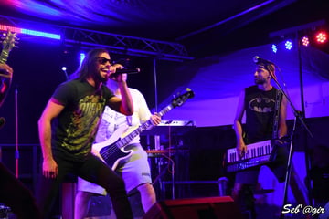 Attention! La musique provoque le concert