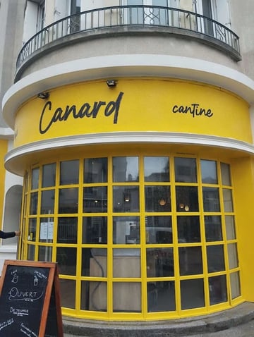 Brunch au café, canard, cantine