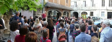 Visite guidée et contes itinérants.