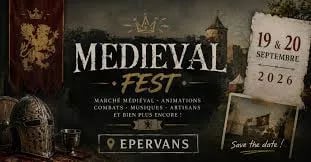 Sortie médiévale et tir à l'arc combat..