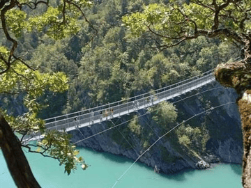 🌿 Sensations & Nature : La Passerelle Himalayenne des Gorges du Lignon ! 🌲