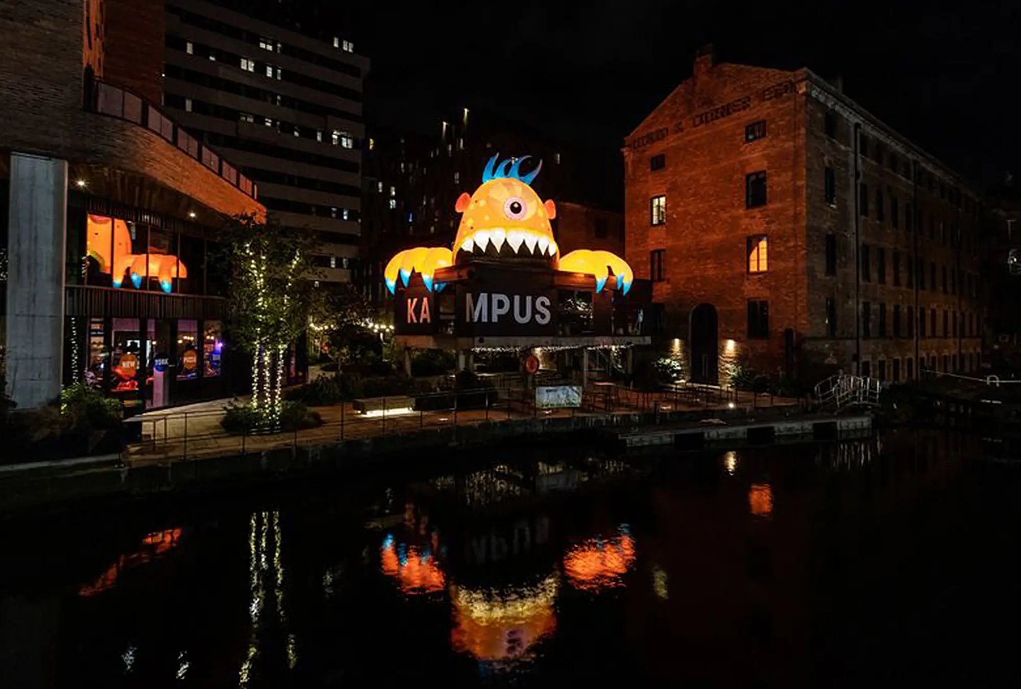 mcr monsters arrive into Manchester Kampus