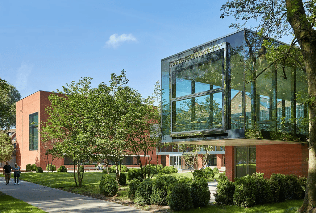 Whitworth Park and Art Gallery located on Oxford Road is a free day out in Manchester city centre