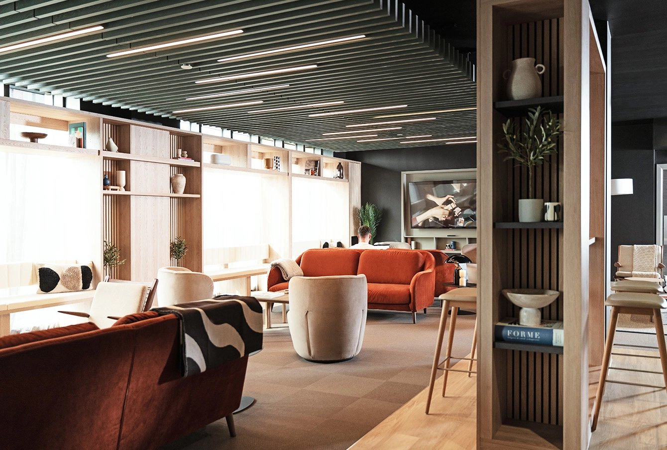 uhaus lounge and dining north 15th floor