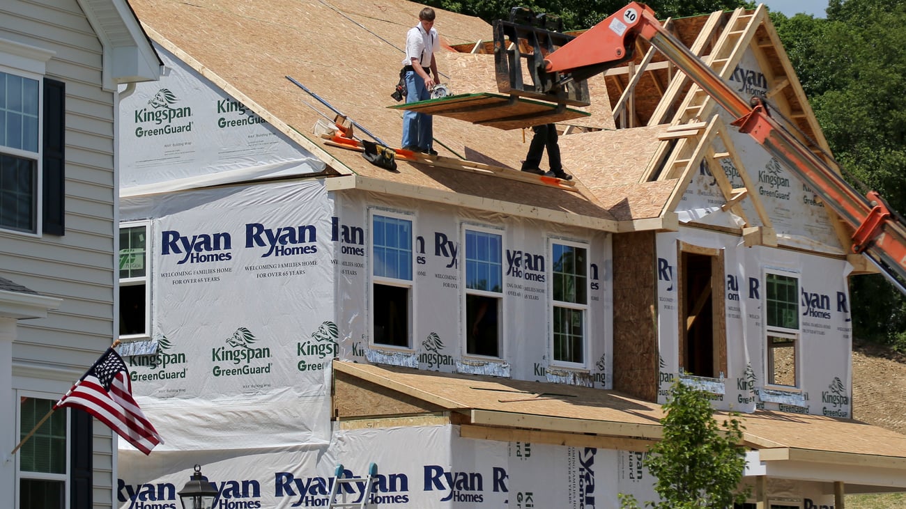 Roofer calls Iowa insurance-adjuster law unconstitutional