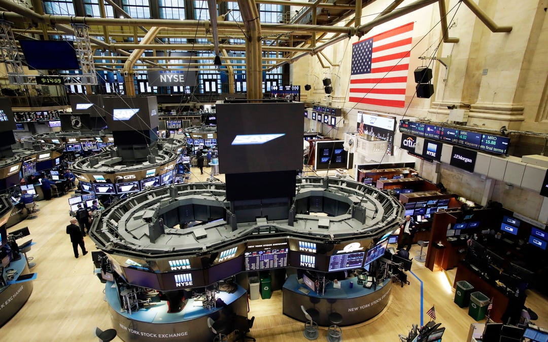 US markets set records again in face of government shutdown, new tariff threats