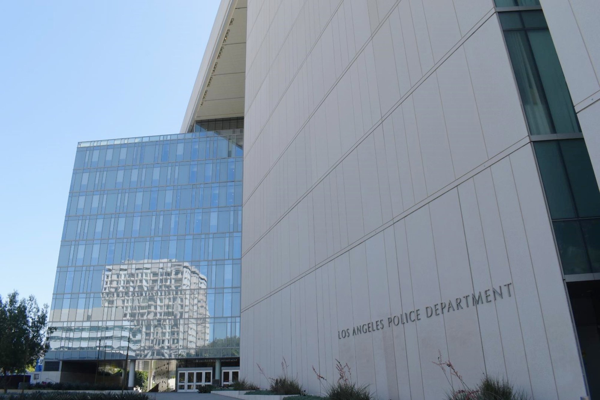 Citing rise in violent crime, LAPD seeks $213 million budget hike ...