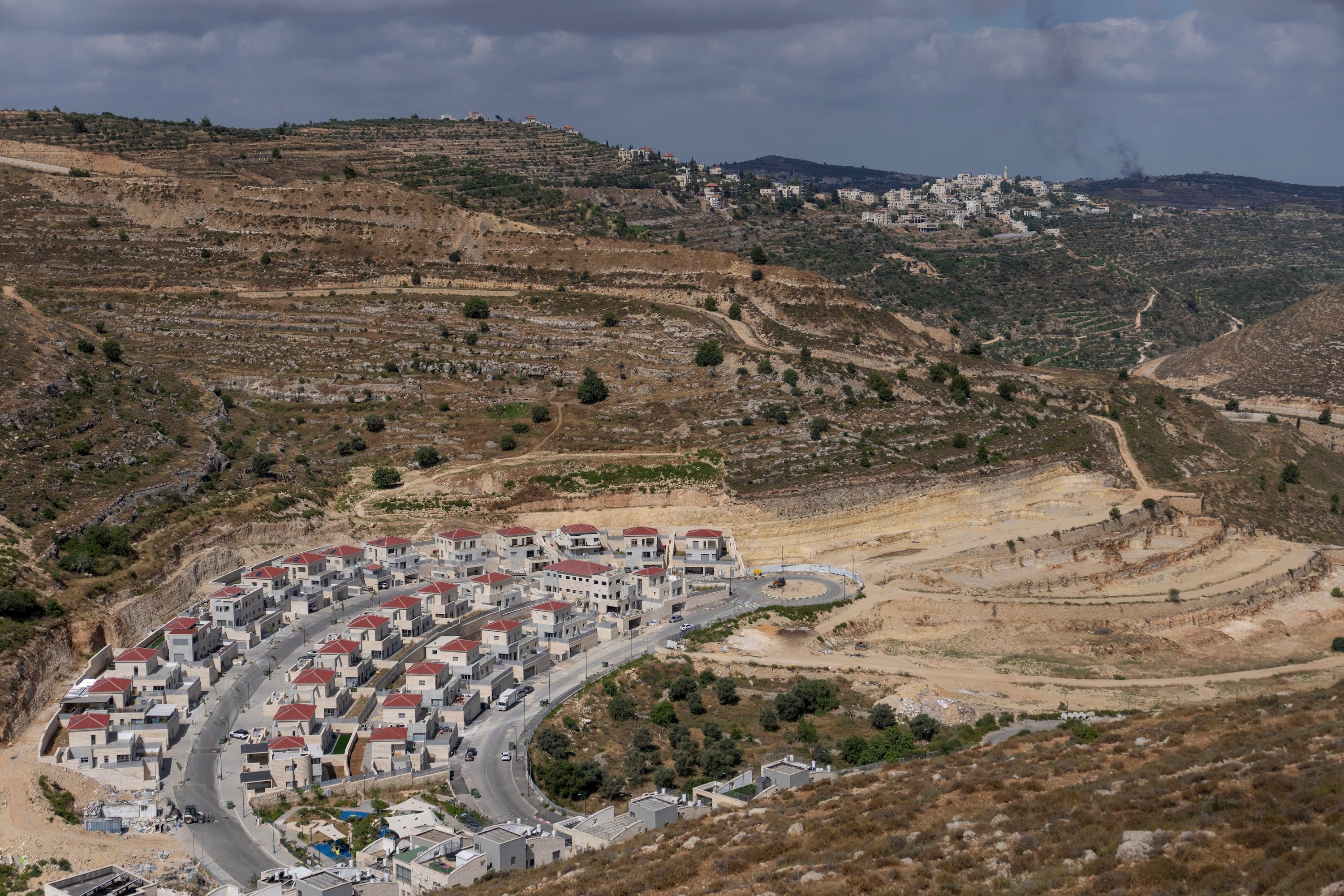 Israel OK’s plans for thousands of new settlement homes. Move defies