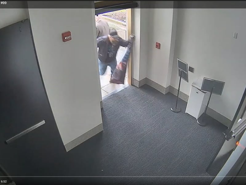 Oregon Lawmaker Fined for Letting Protesters Inside State Capitol