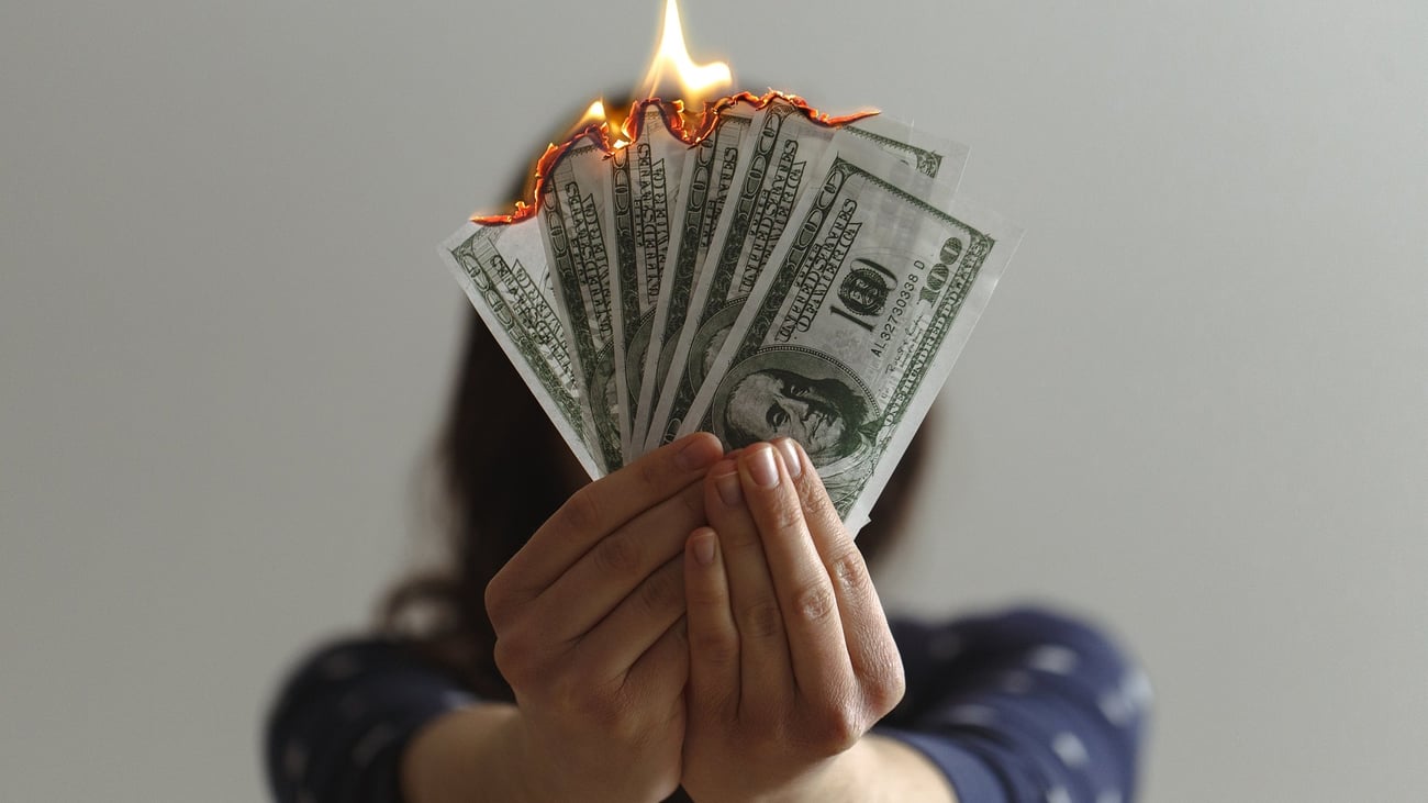 Four days in jail for using old $100 bills