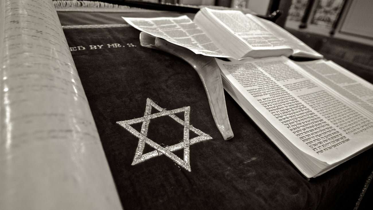 Class action targets Arizona cemetery policy that conflicts with Jewish customs