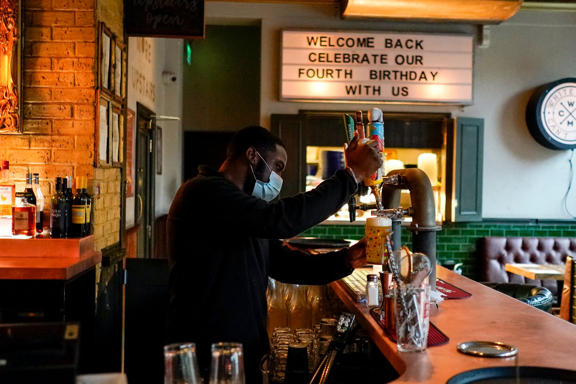 Chicago abolishes sub-minimum wages for tipped workers | Courthouse News  Service
