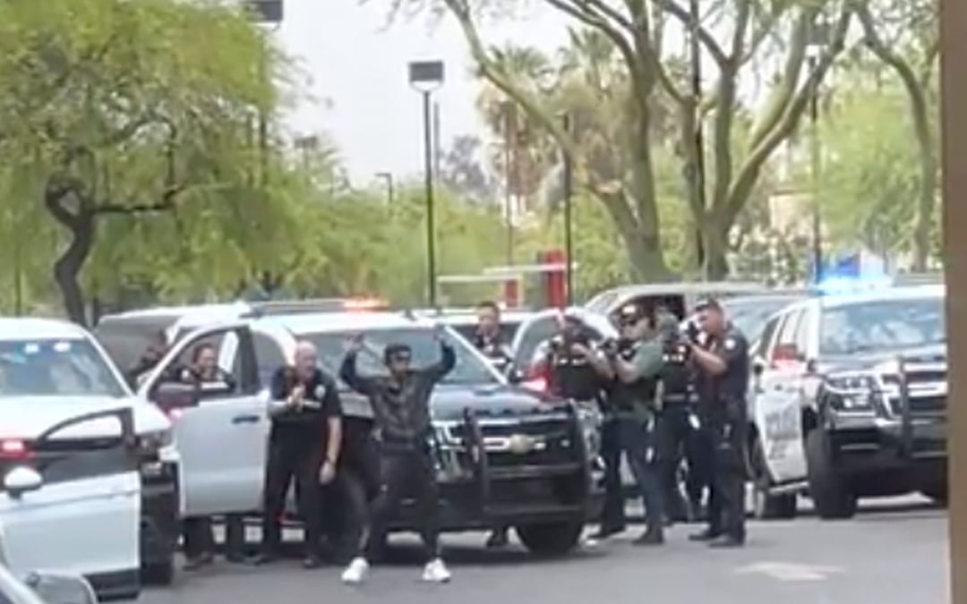 Man contests arrest by Phoenix police in First Amendment trial