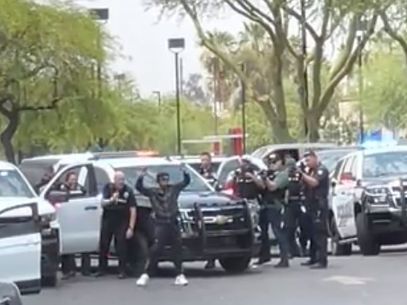 Man contests arrest by Phoenix police in First Amendment trial ...