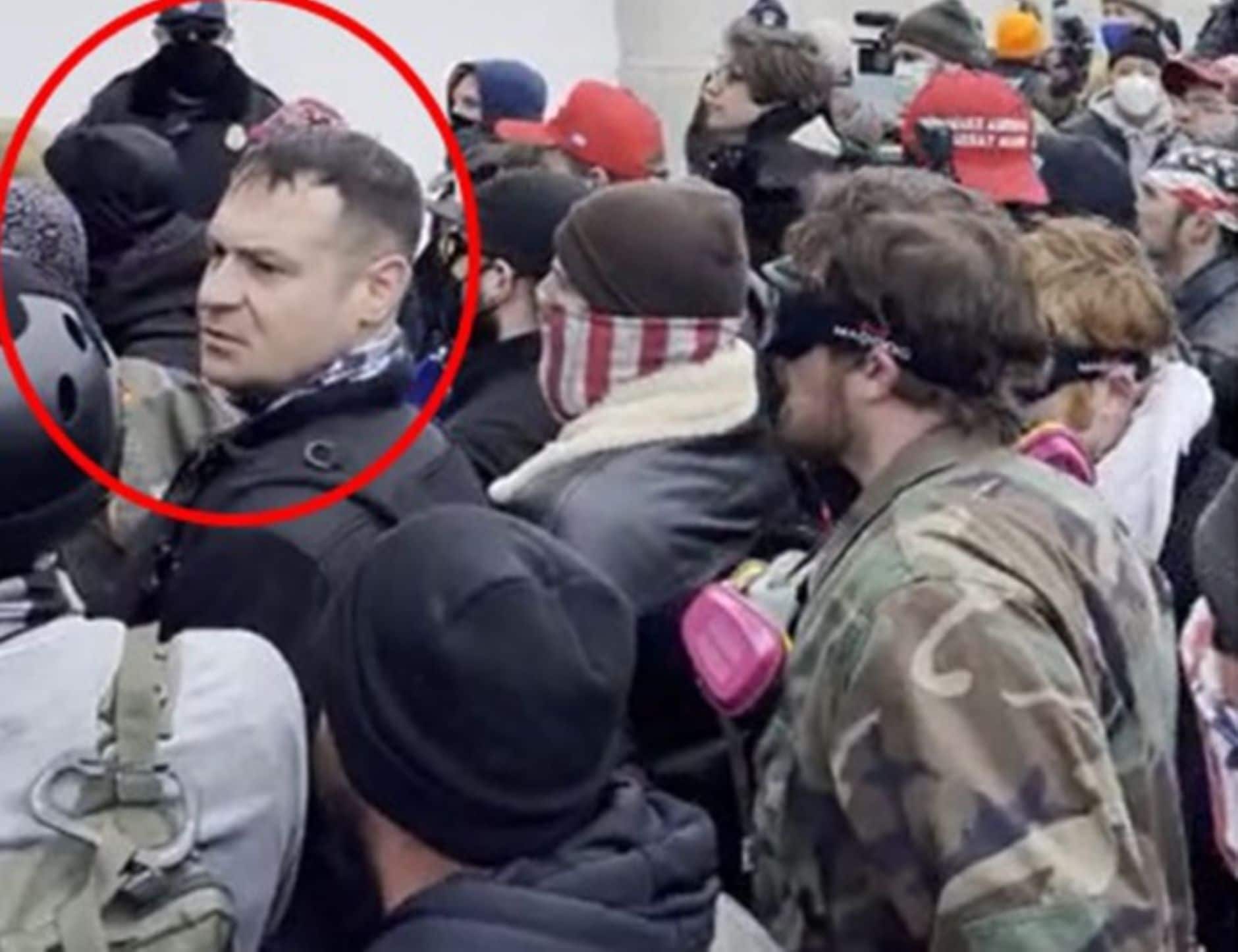Capitol rioter linked to Proud Boys accused of threatening FBI agent ...