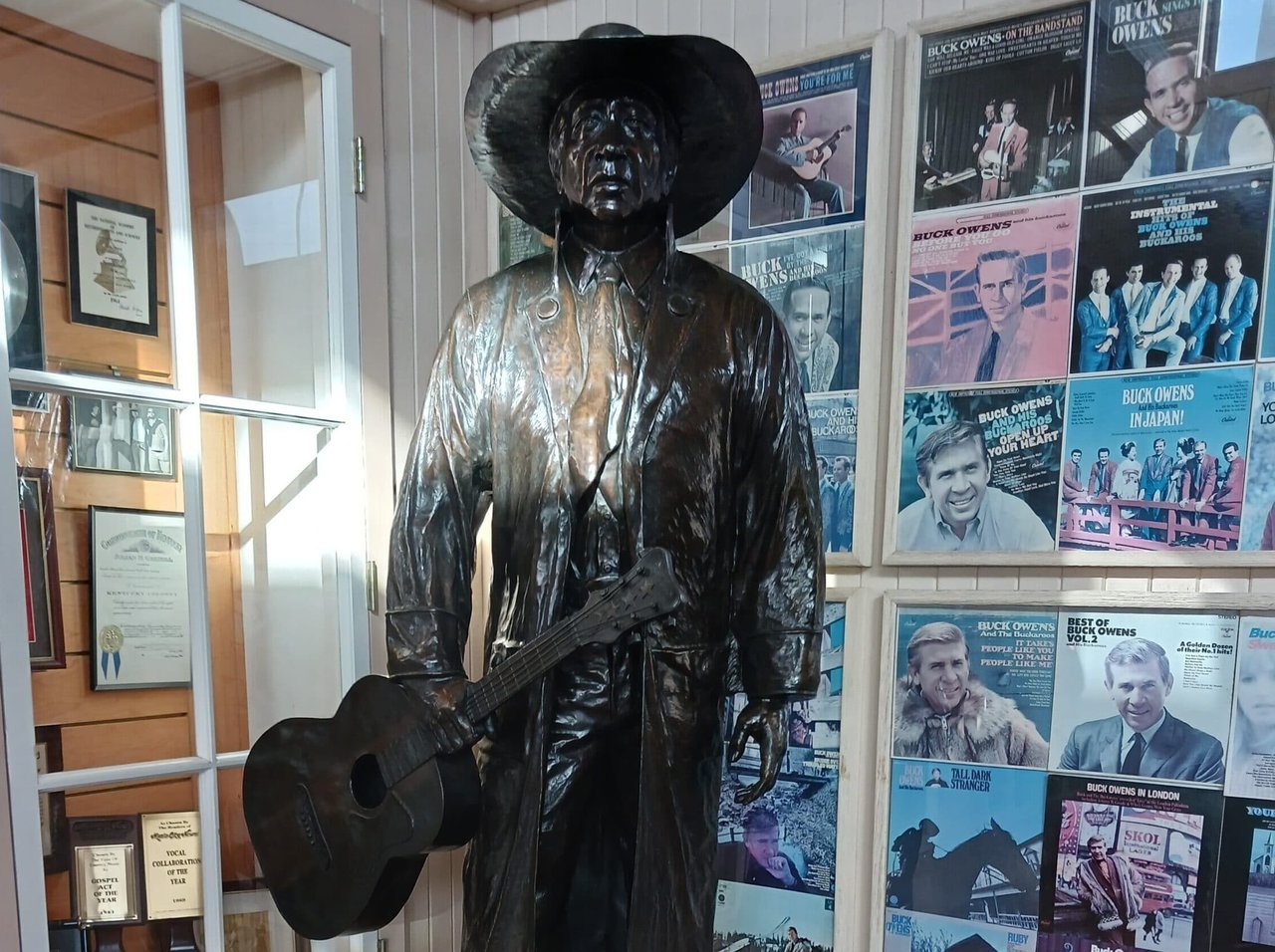 A statue of Buck Owens.