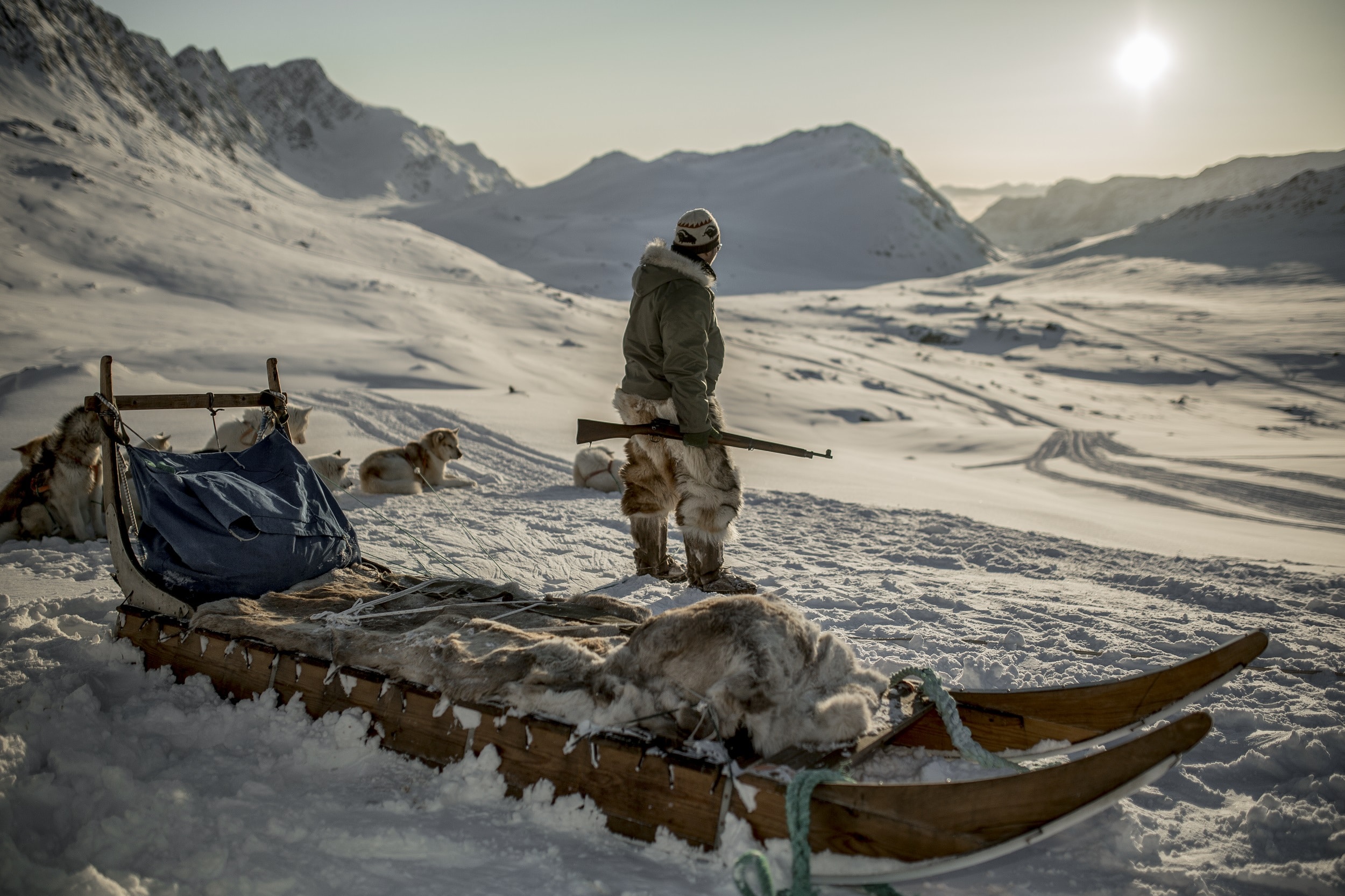 Экспедиция гренландия. Инуиты Гренландии. Эскимосы Гренландии. Аляска Эскимосы.
