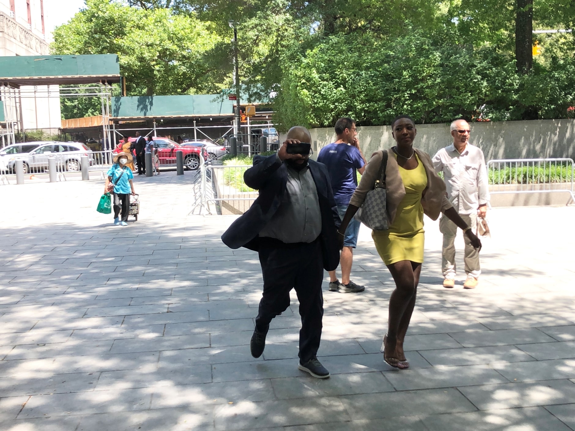 R. Kelly manager found guilty of making threat to ‘shoot up ...